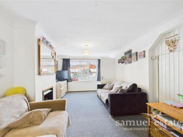 House for sale in Chessington, Hook