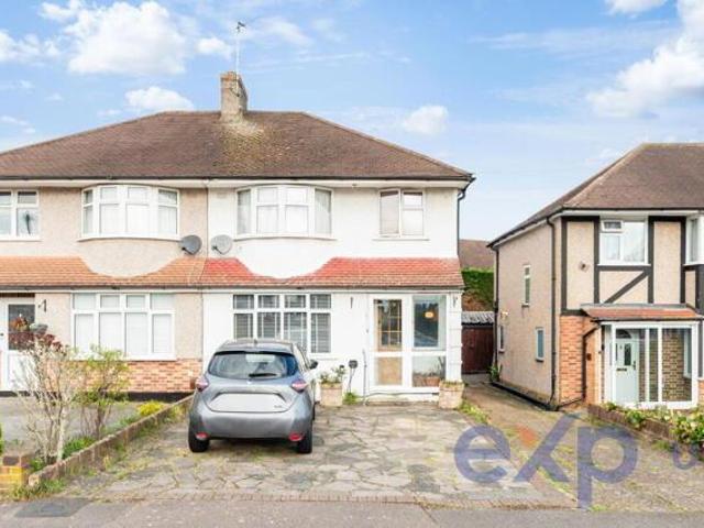 House for sale in Chessington, Hook