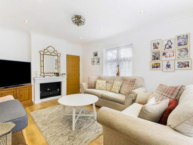 House for sale in Harrow Weald, Greater London