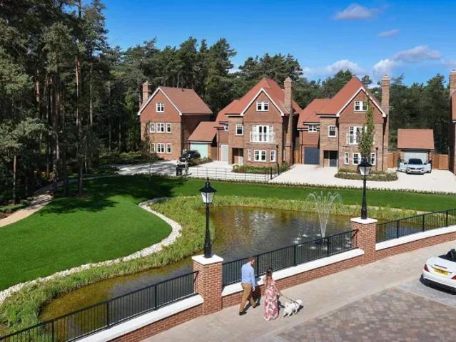 House for sale in Fleet, Hart