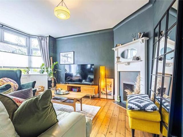 House for sale in Bennetts End, Pouchen End