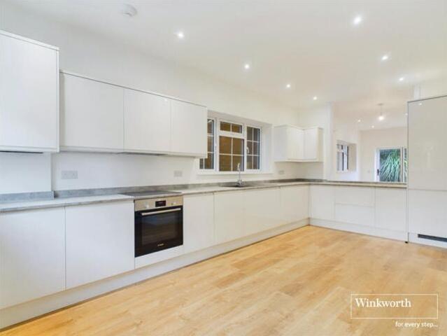 House for sale in Mill Hill, The Hale
