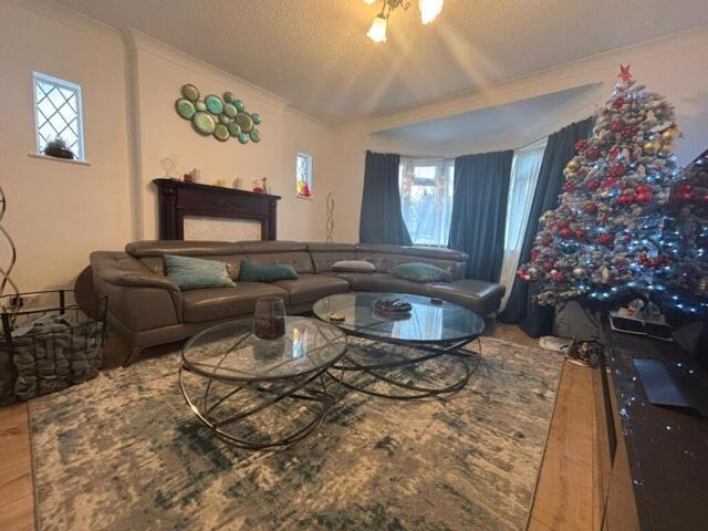 House for sale in Mill Hill, West Finchley