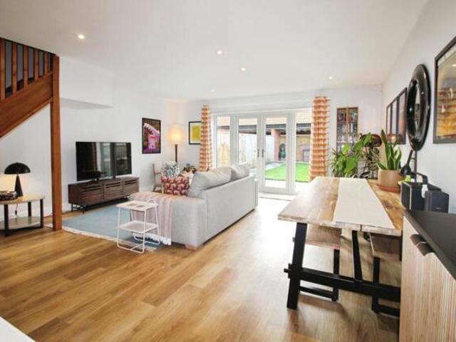 House for sale in Waltham