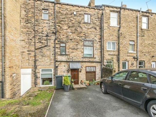 House for sale in Huddersfield, West Yorkshire