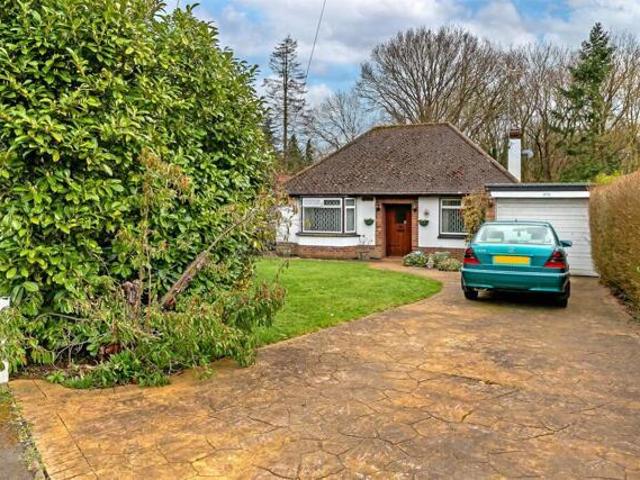House for sale in How Wood, Five Acres