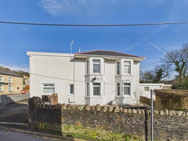 House for sale in Pontardawe, Trebanos
