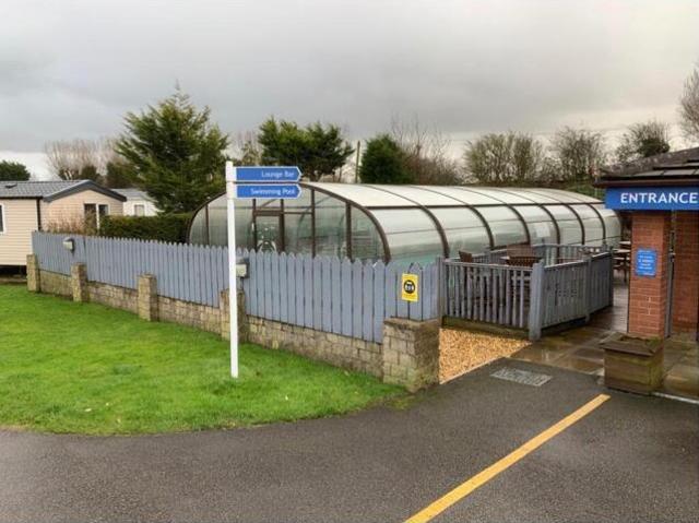 Room for sale in Greaves, Bare