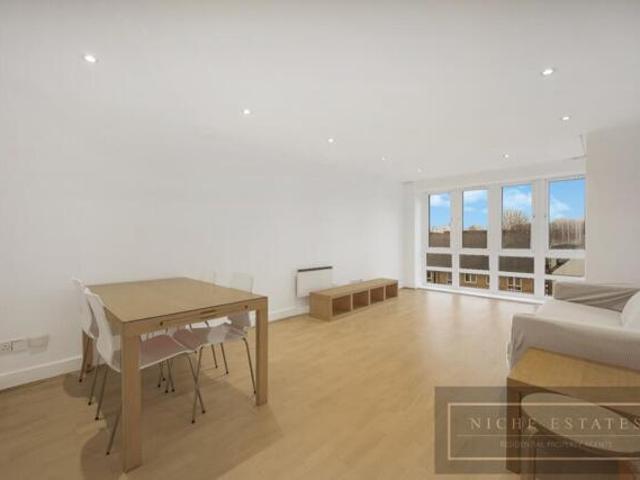 Room for sale in Isle Of Dogs, Isle Of Man