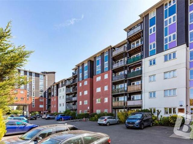 Room for sale in Wickford