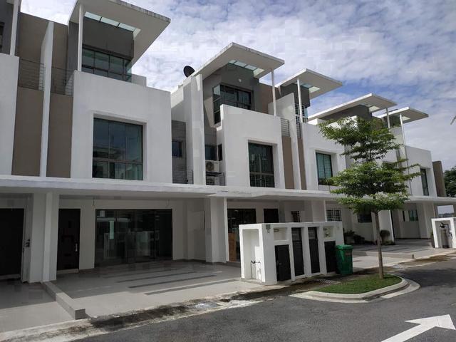 Terraced House for sale in Tanjong Sepat, Selangor