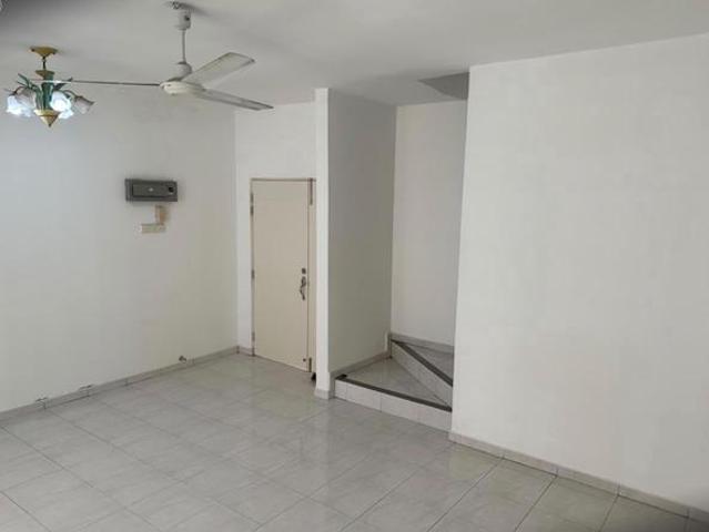 Townhouse for sale in Barat Daya, George Town