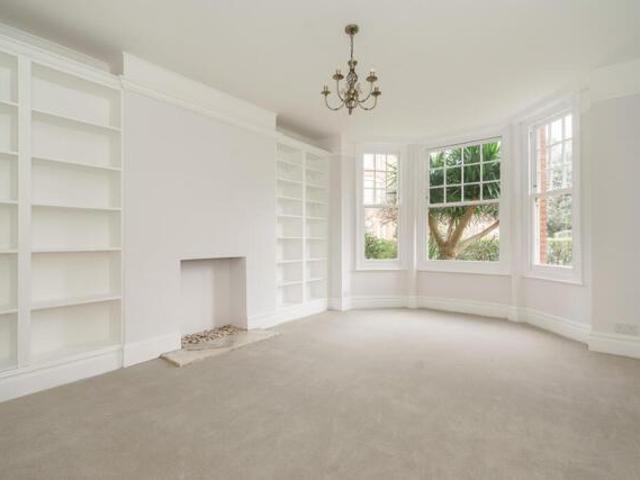Apartment for sale in London Borough of Hounslow, Strand