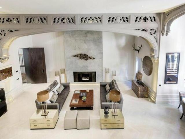 Apartment for sale in Brompton, Greater London