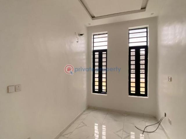 House for sale in Eti Osa, Lagos