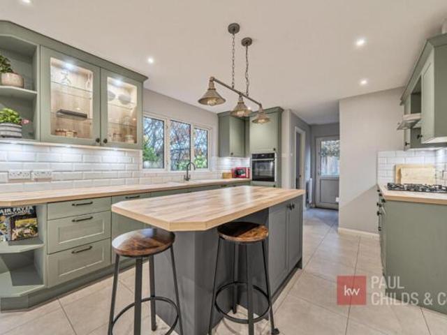 House for sale in Heol-las, Surrey