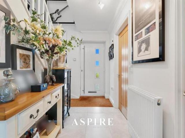 House for sale in Laindon, Essex