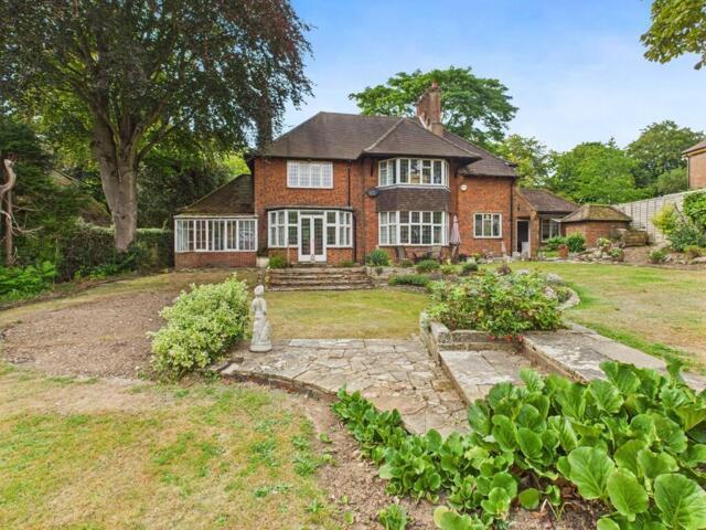 House for sale in Beaconsfield, Penn Bottom