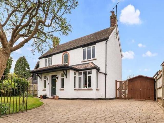 House for sale in Barton-le-clay, Bedfordshire