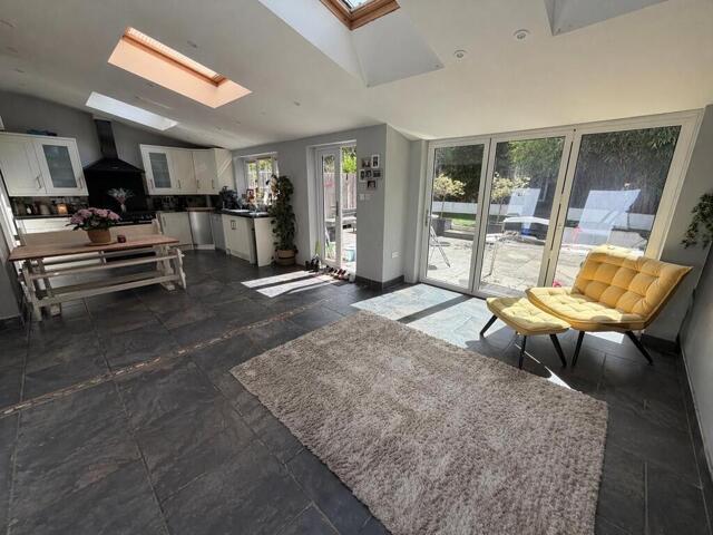 House for sale in Heol-las, Surrey