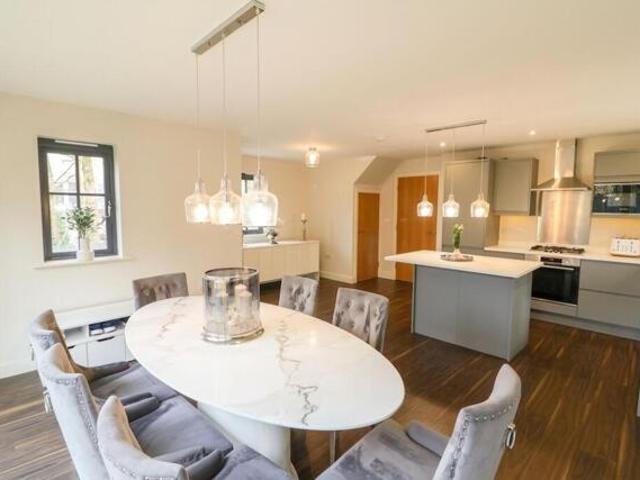 House for sale in Whitfield, Charlesworth