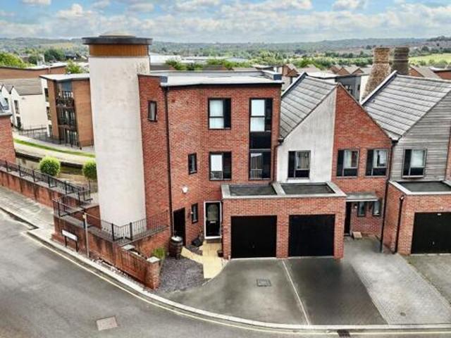 House for sale in Joiner's Square, Hanley