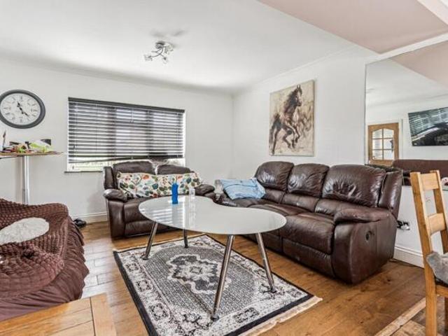 House for sale in Moneyhill, Batchworth