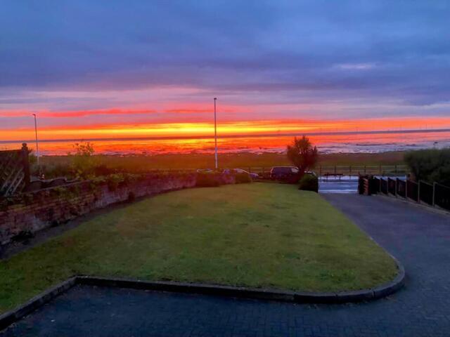 House for sale in Hoylake, Meols