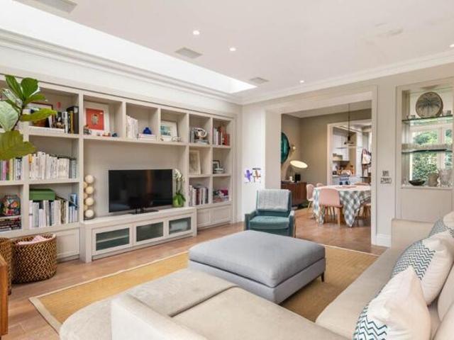 House for sale in North Kensington, Greater London