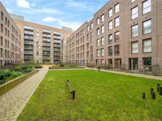 House for sale in Upton Park, Greater London