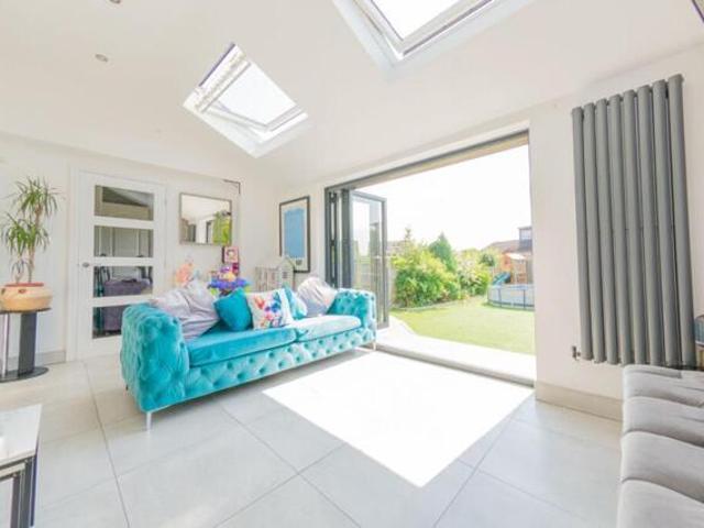 House for sale in West Ardsley, Tingley