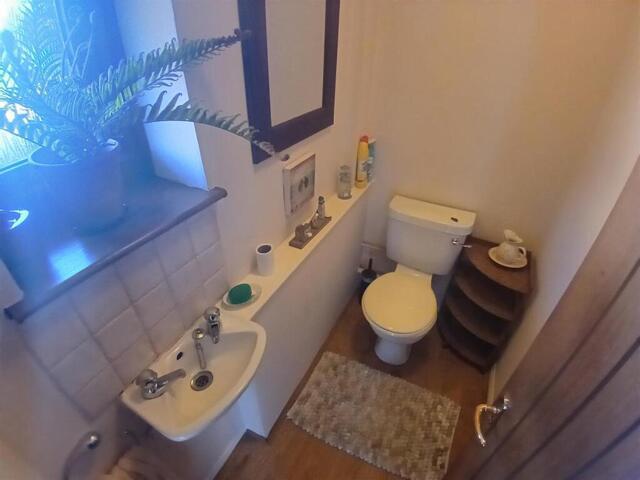 House for sale in Whitestone, Camp Hill