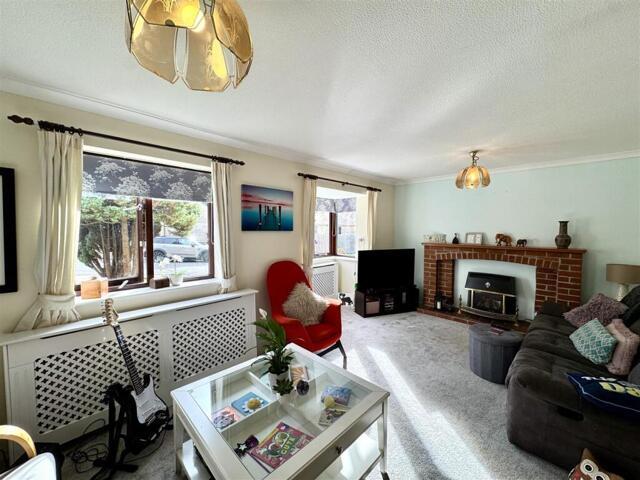 House for sale in Bromsberrow Heath, Gloucestershire