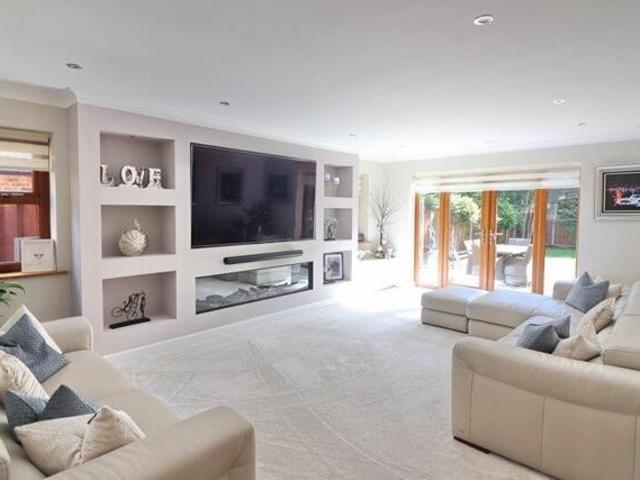 House for sale in Swinton, Moorside