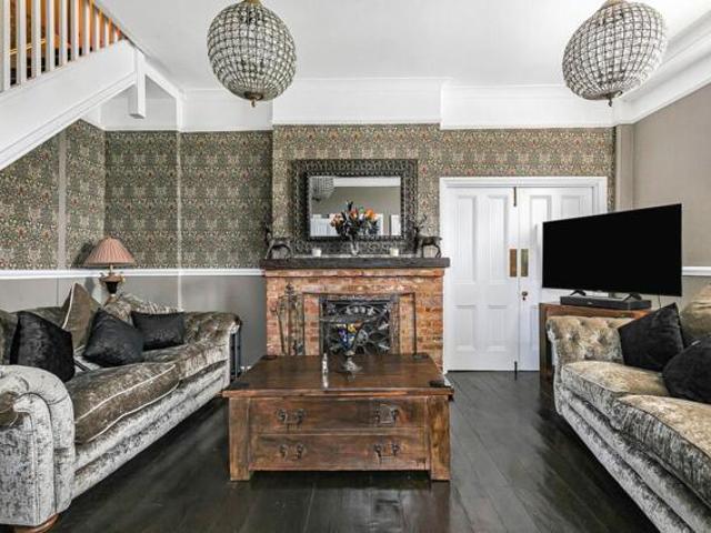 House for sale in Kings Hill, Colliers End