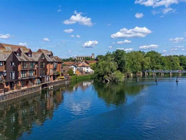 House for sale in Eton