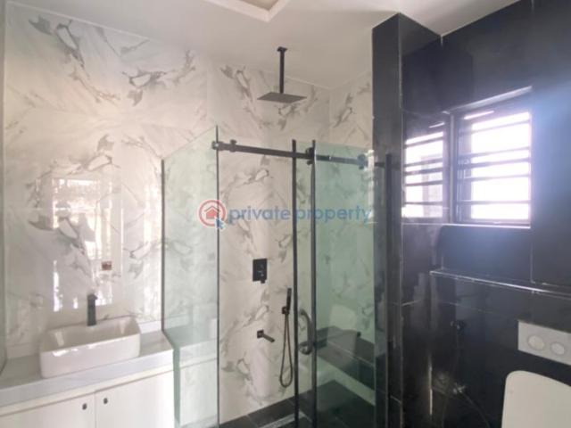 House for sale in Eti Osa, Lagos