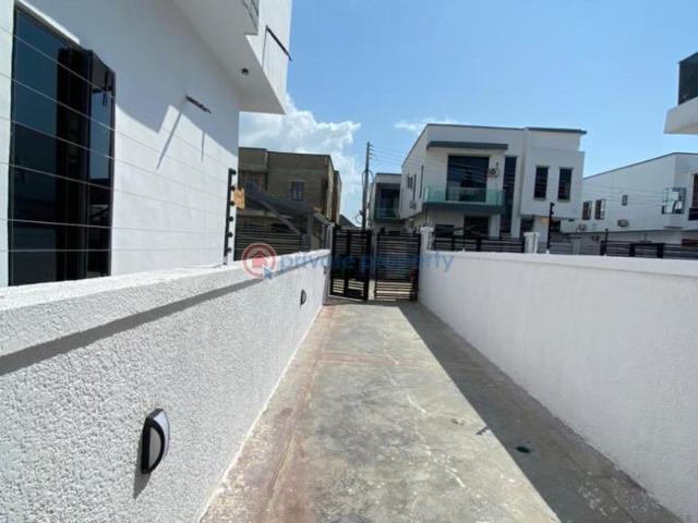 House for sale in Eti Osa, Lagos