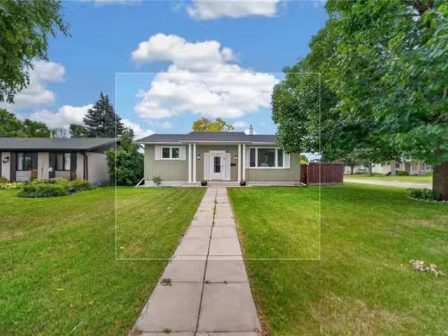 House for sale in East St. Paul, Manitoba