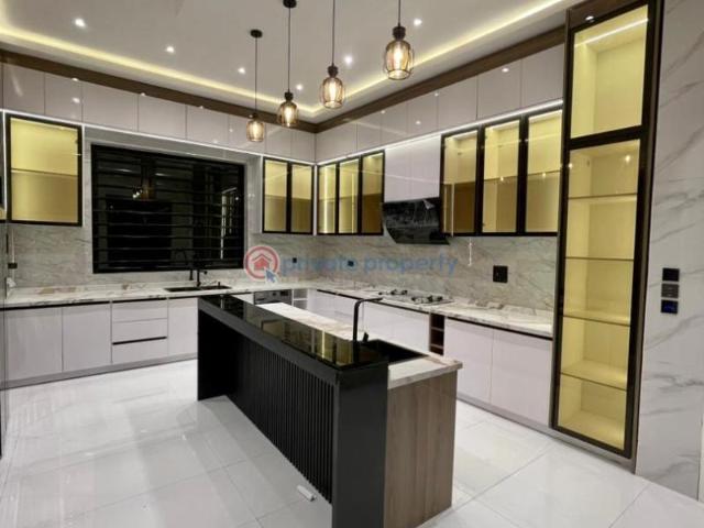 House for sale in Eti Osa, Lagos