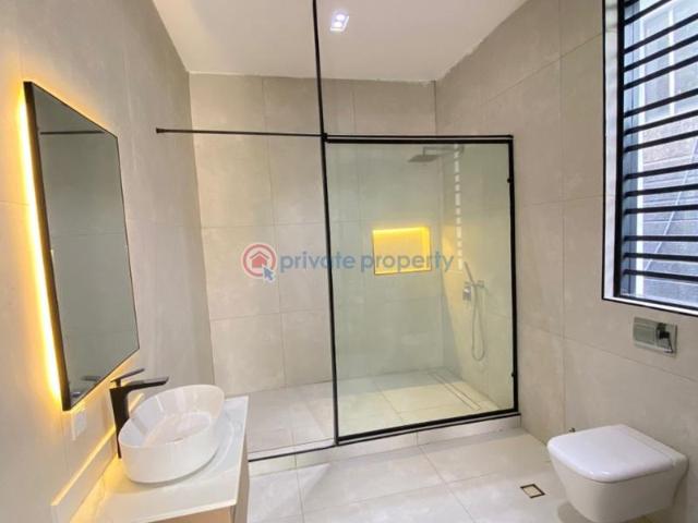 House for sale in Eti Osa, Lagos