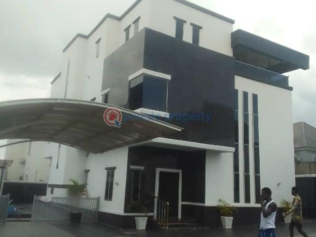 House for sale in Asaba