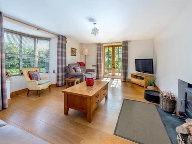 House for sale in Broadway