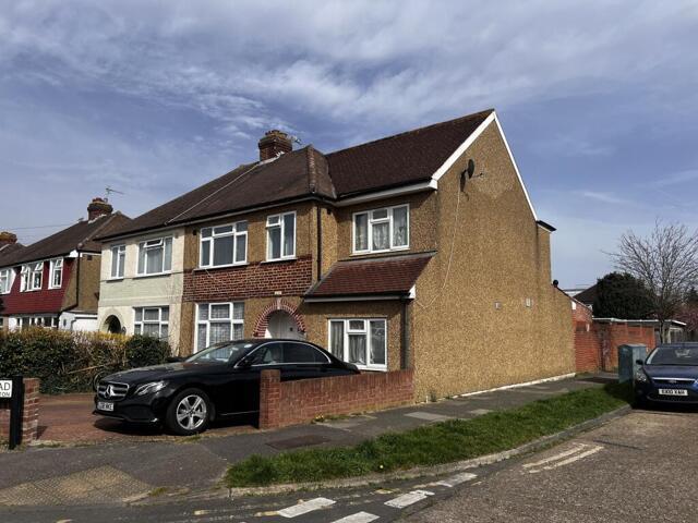 House for sale in Chessington, Hook
