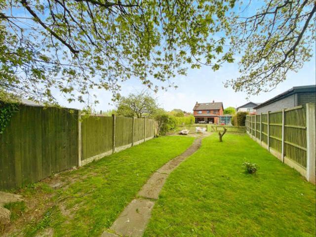 House for sale in Rossmore, Cheshire