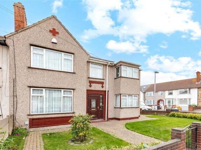 House for sale in Dagenham, Greater London