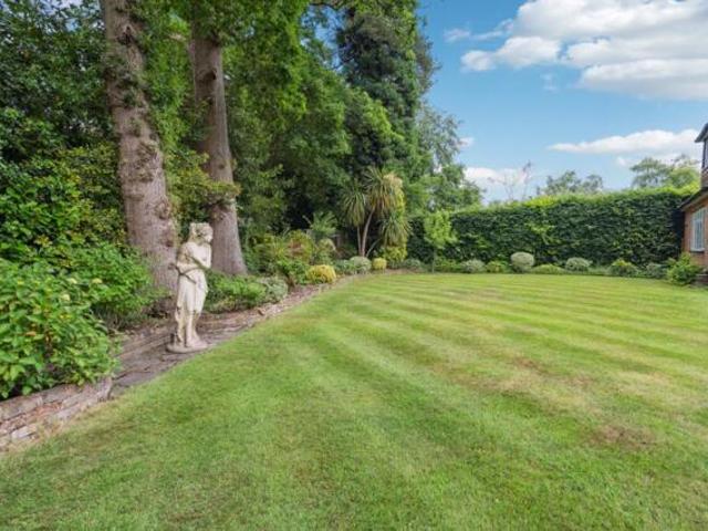 House for sale in Farnham Common, Buckinghamshire