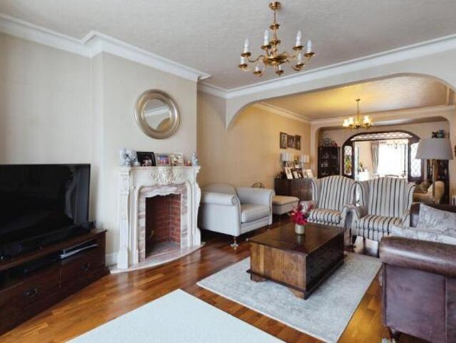 House for sale in Gants Hill, Greater London