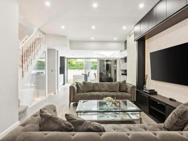 House for sale in Brompton, London