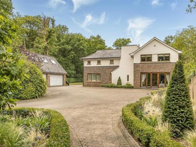 House for sale in How Wood, Five Acres